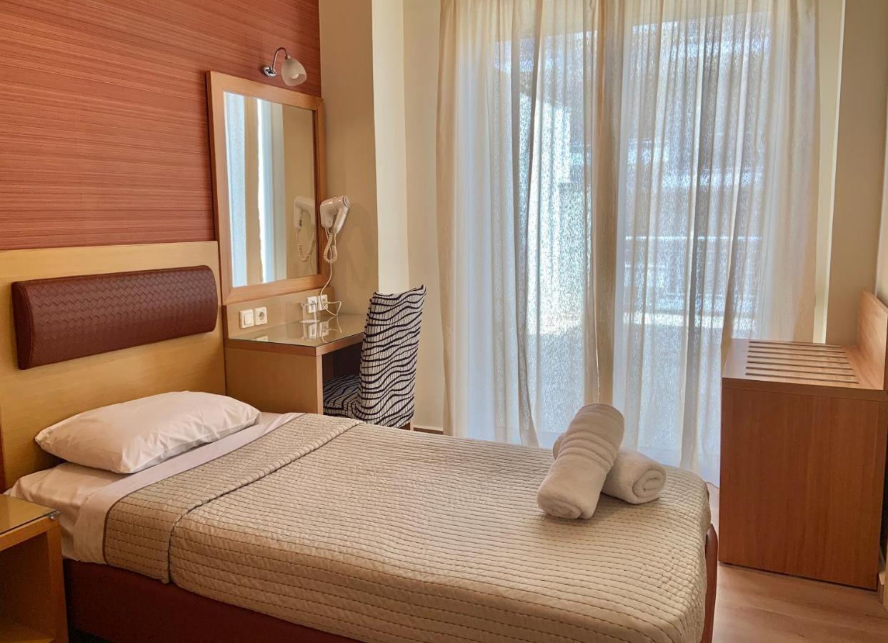 Hotel Flisvos 칼라마타 객실 사진
