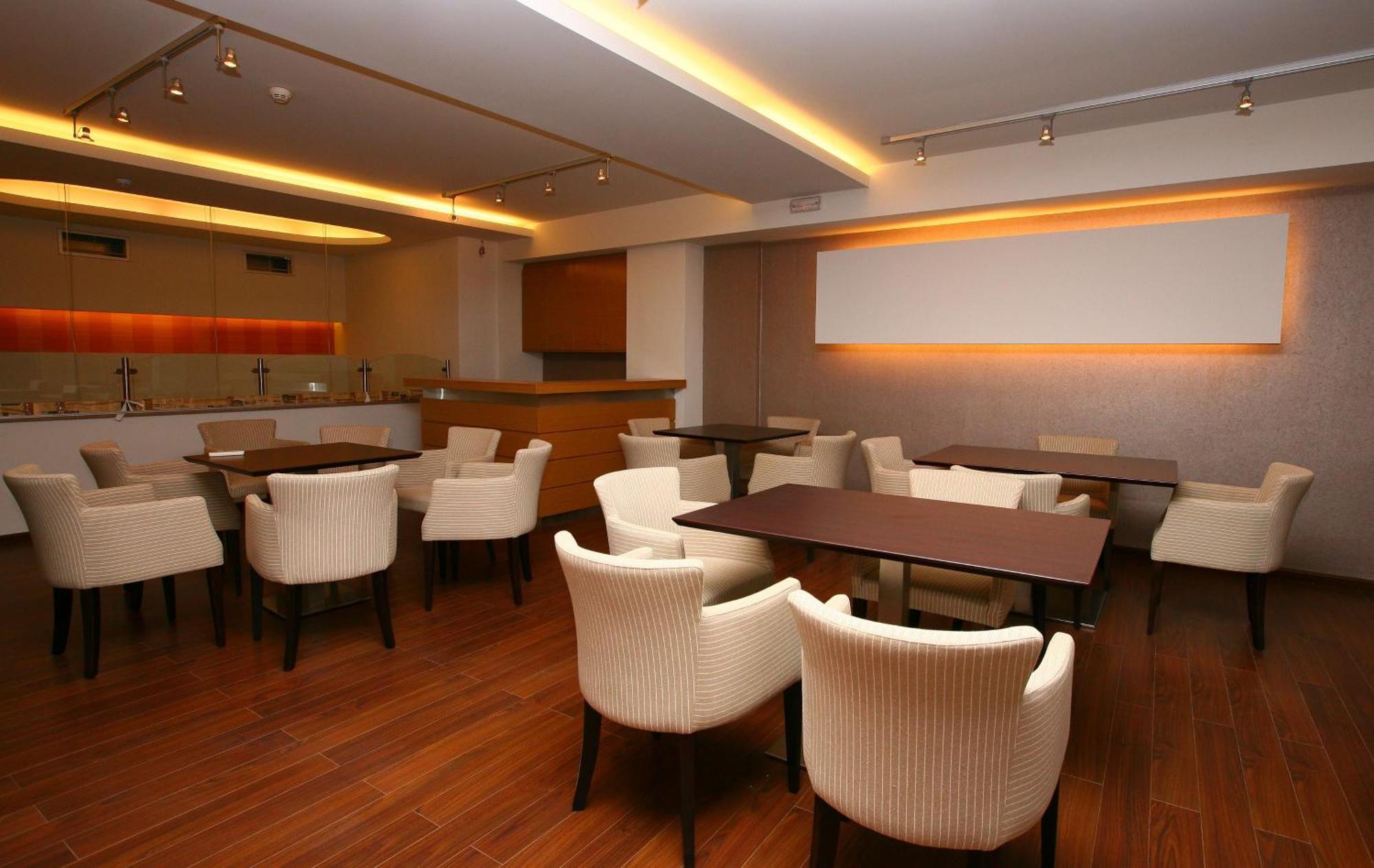 Hotel Flisvos 칼라마타 외부 사진