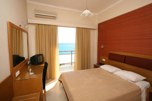 Hotel Flisvos 칼라마타 외부 사진