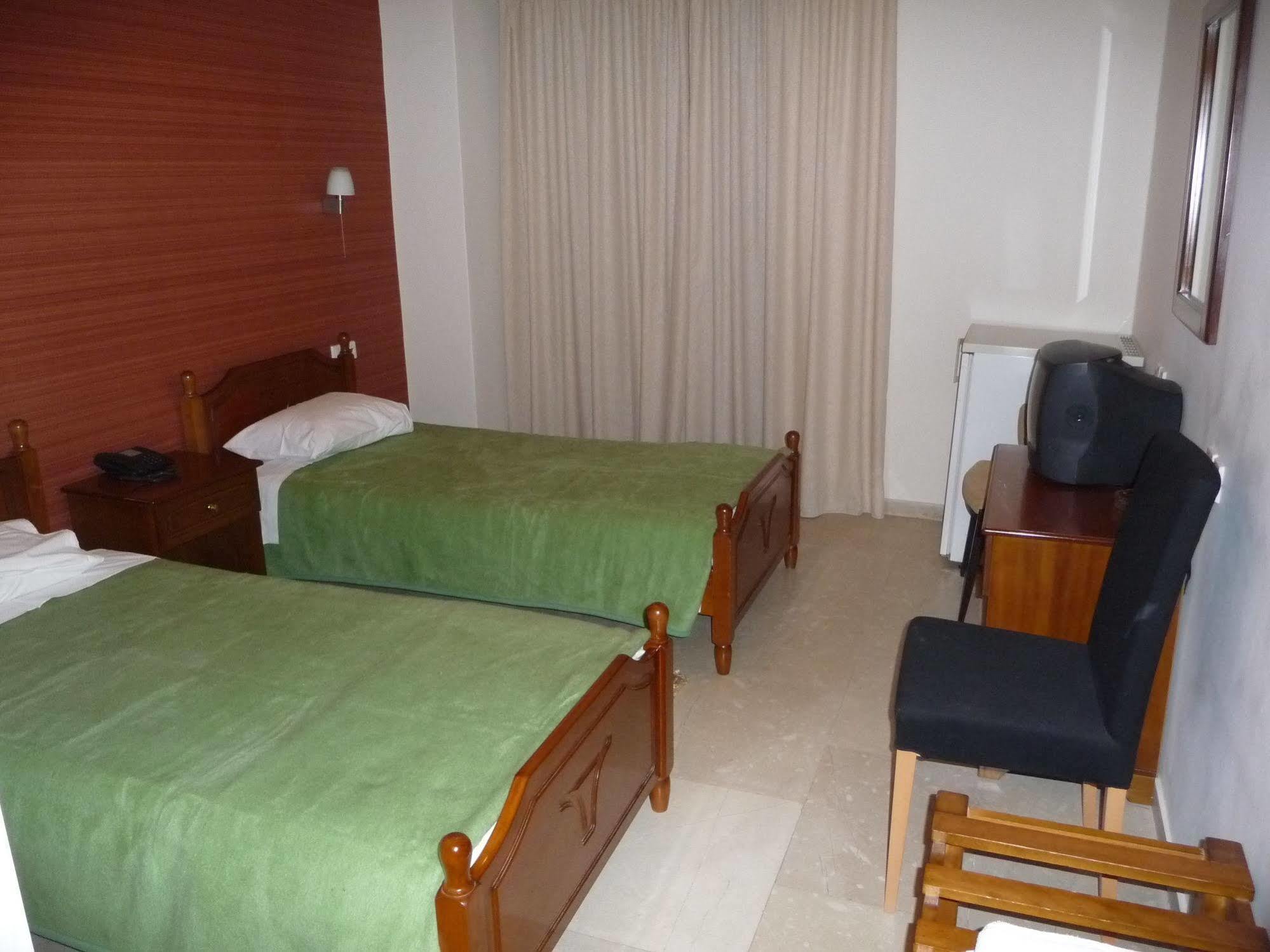 Hotel Flisvos 칼라마타 외부 사진
