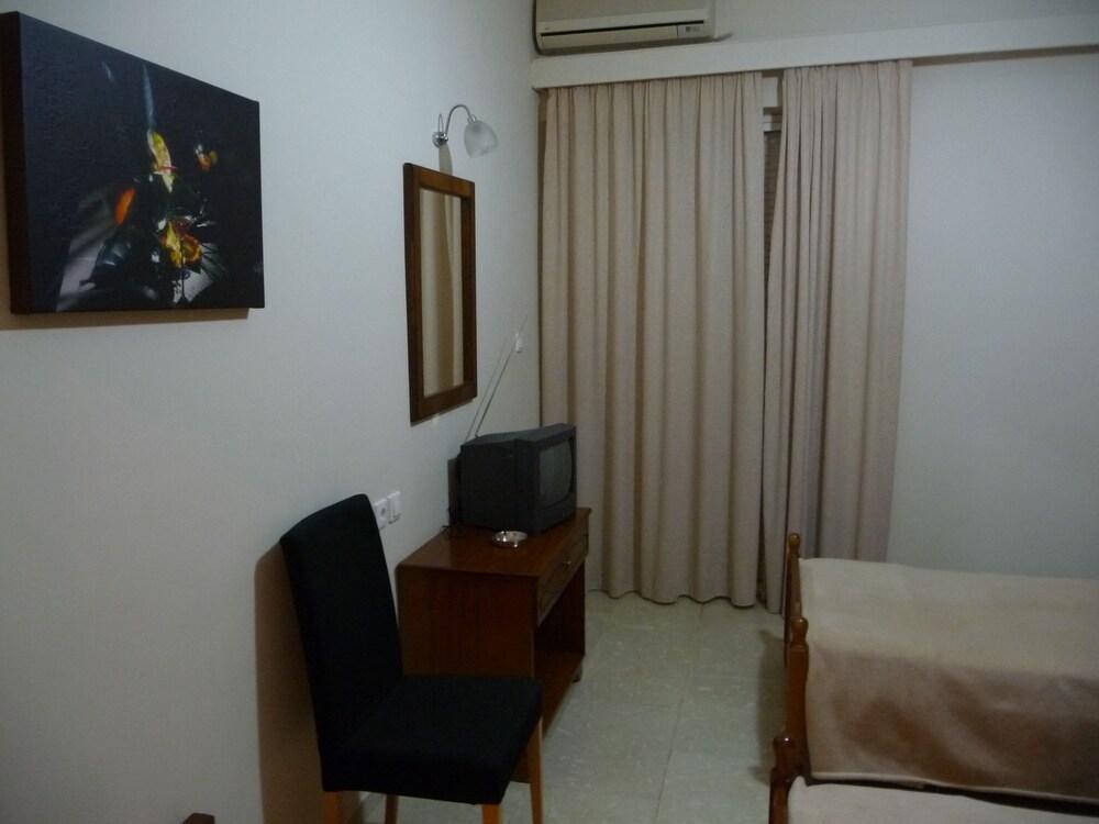 Hotel Flisvos 칼라마타 외부 사진